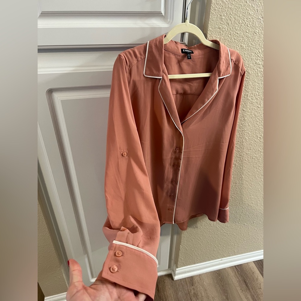Express Rose Button-Down Women's Shirt - Picture 3 of 5